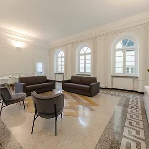Joivy Elegant Flat For 7, In The Heart Of Appartamento